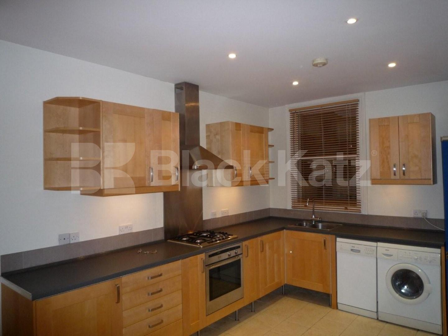 			NEW INSTRUCTION , 3 Bedroom, 1 bath, 1 reception Apartment			 Tregarvon Road, Clapham Common North Side